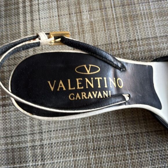 Valentino Garavani Open Toe Off White Leather Sling Back Pump with Bow. - Picture 5 of 8